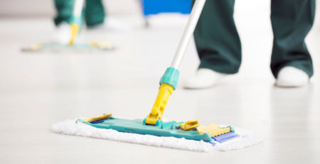 manutenzione e pulizia pavimento in resina
